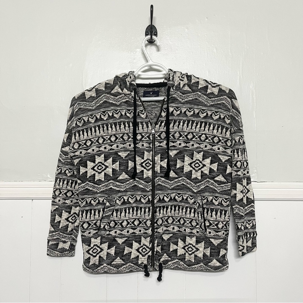 American Eagle Outfitters Black and White Aztec Print Knit Zip-Up Hoodie size M